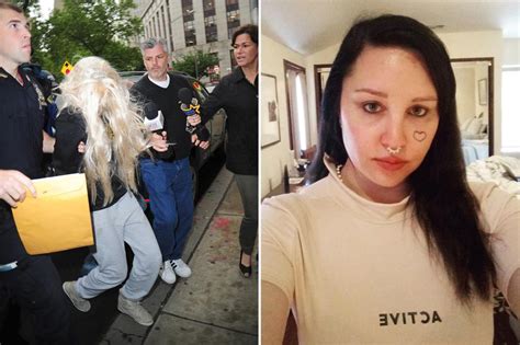 amanda bynes walking street naked|Amanda Bynes on psychiatric hold after found walking in LA。